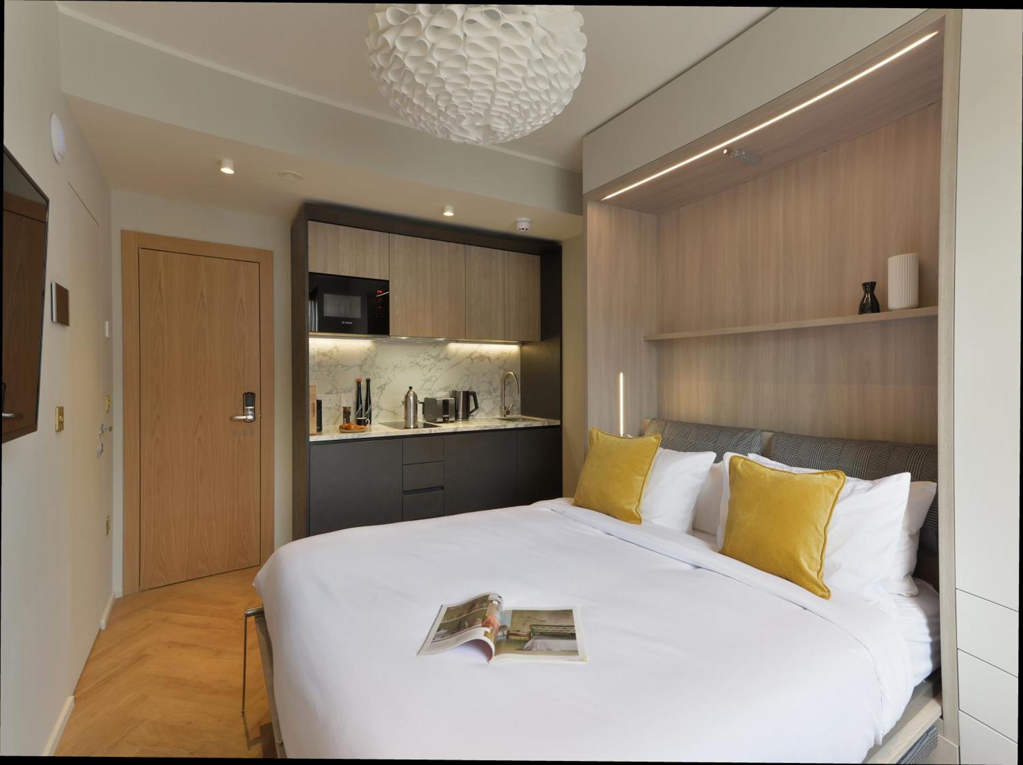 South Kensington By D'montrio London