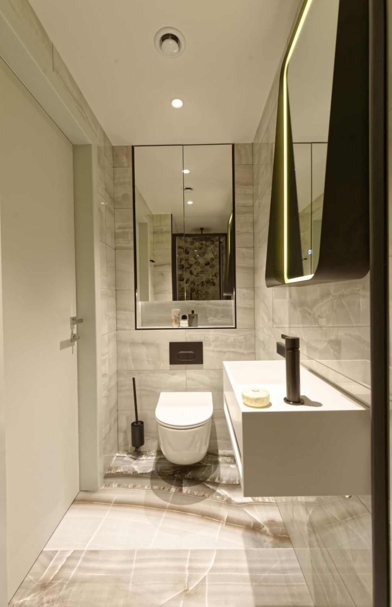 South Kensington By D'montrio London